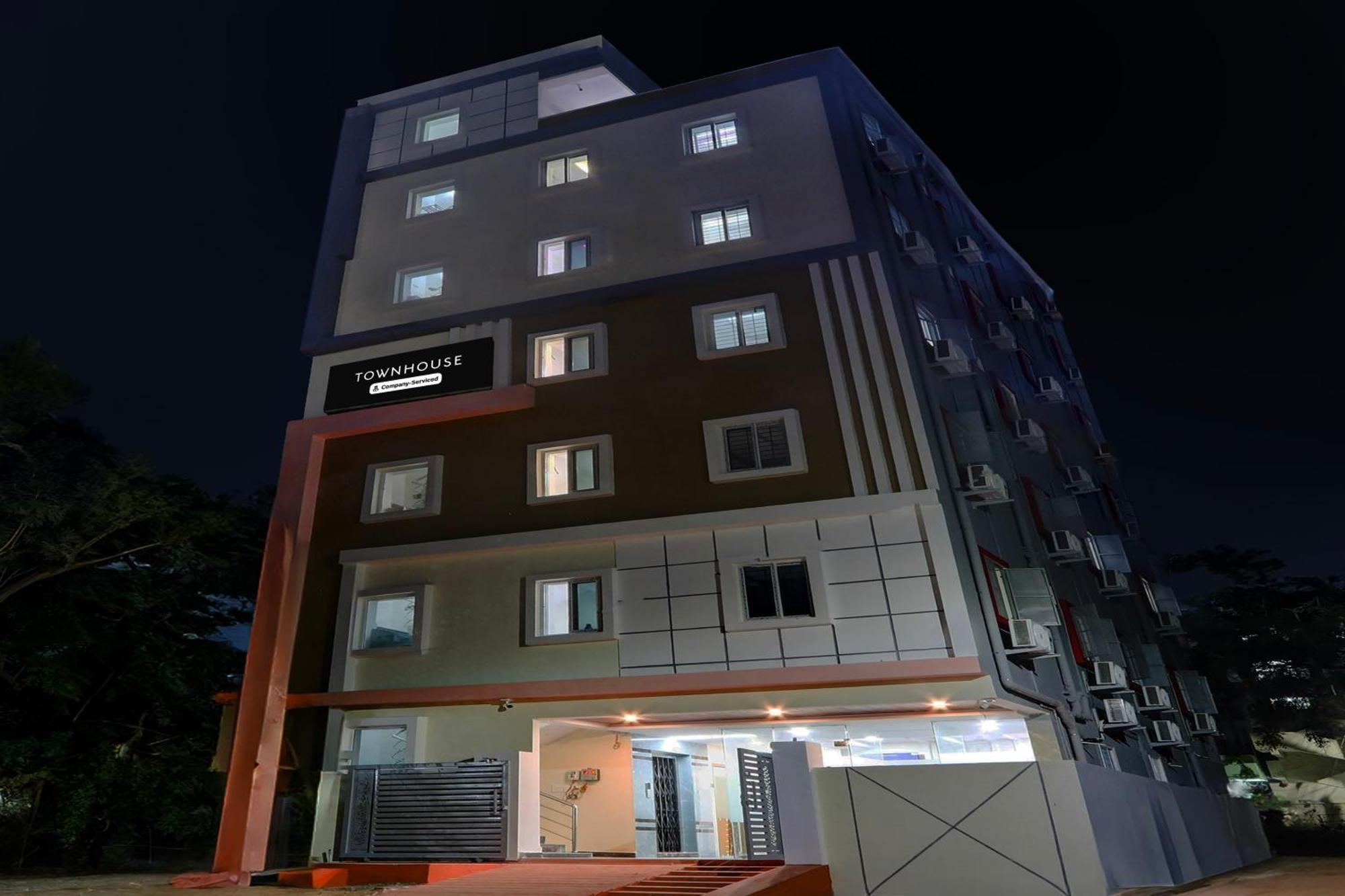 Super Townhouse Nanak Ram Guda Near Waverock Sez Hyderabad Exterior photo
