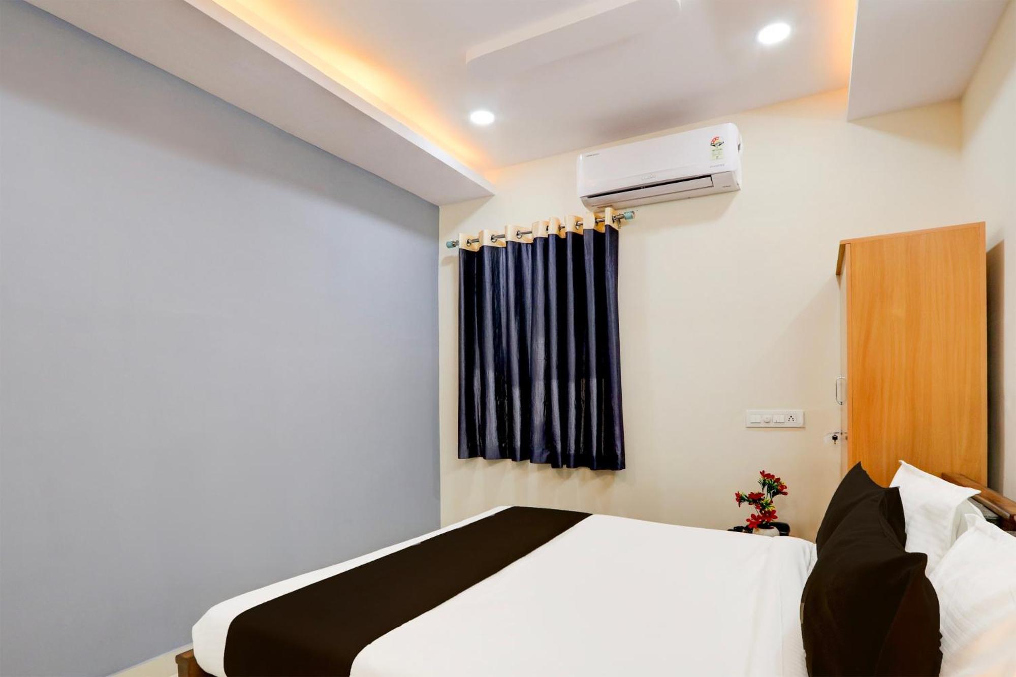 Super Townhouse Nanak Ram Guda Near Waverock Sez Hyderabad Exterior photo