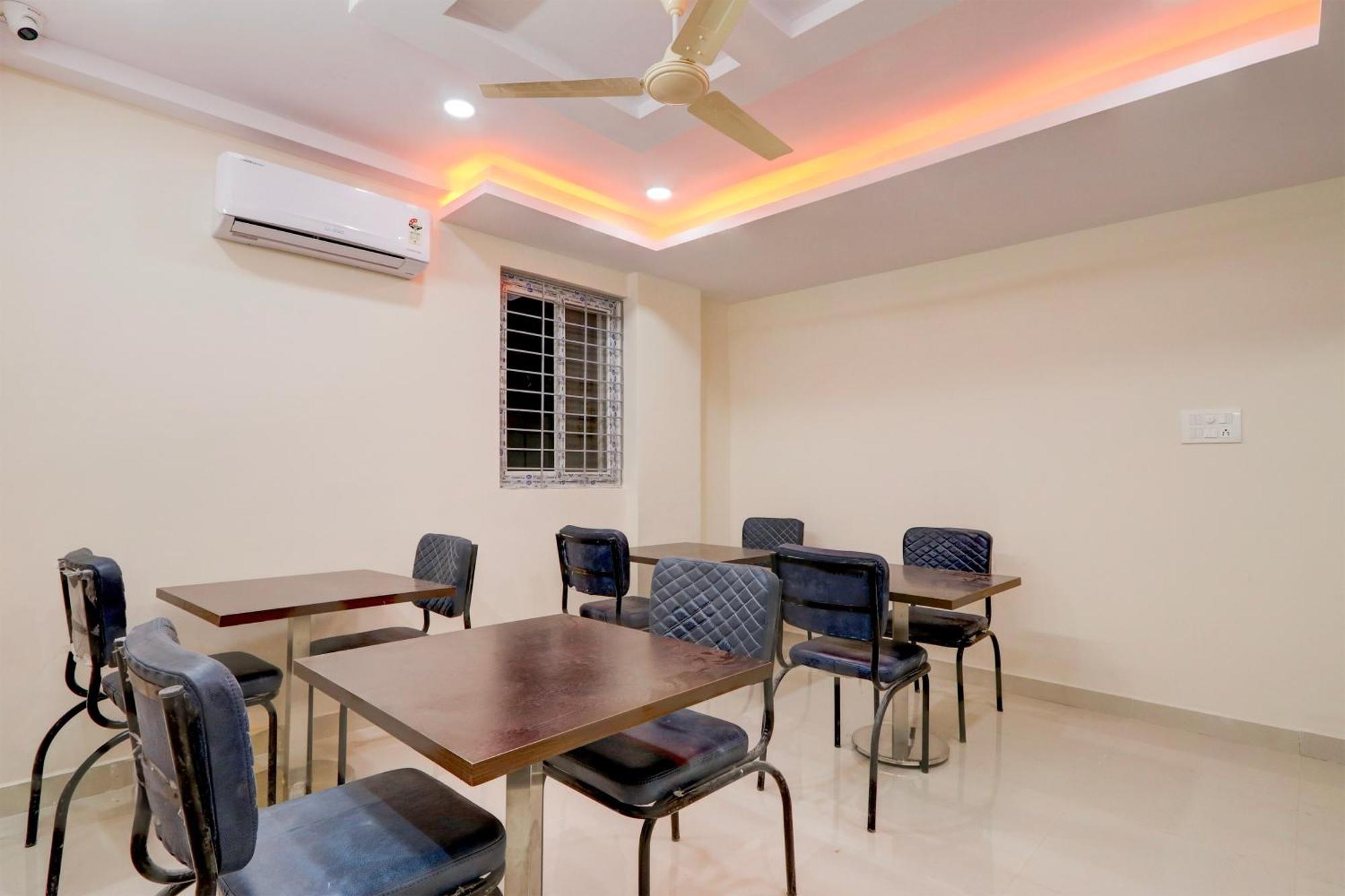 Super Townhouse Nanak Ram Guda Near Waverock Sez Hyderabad Exterior photo