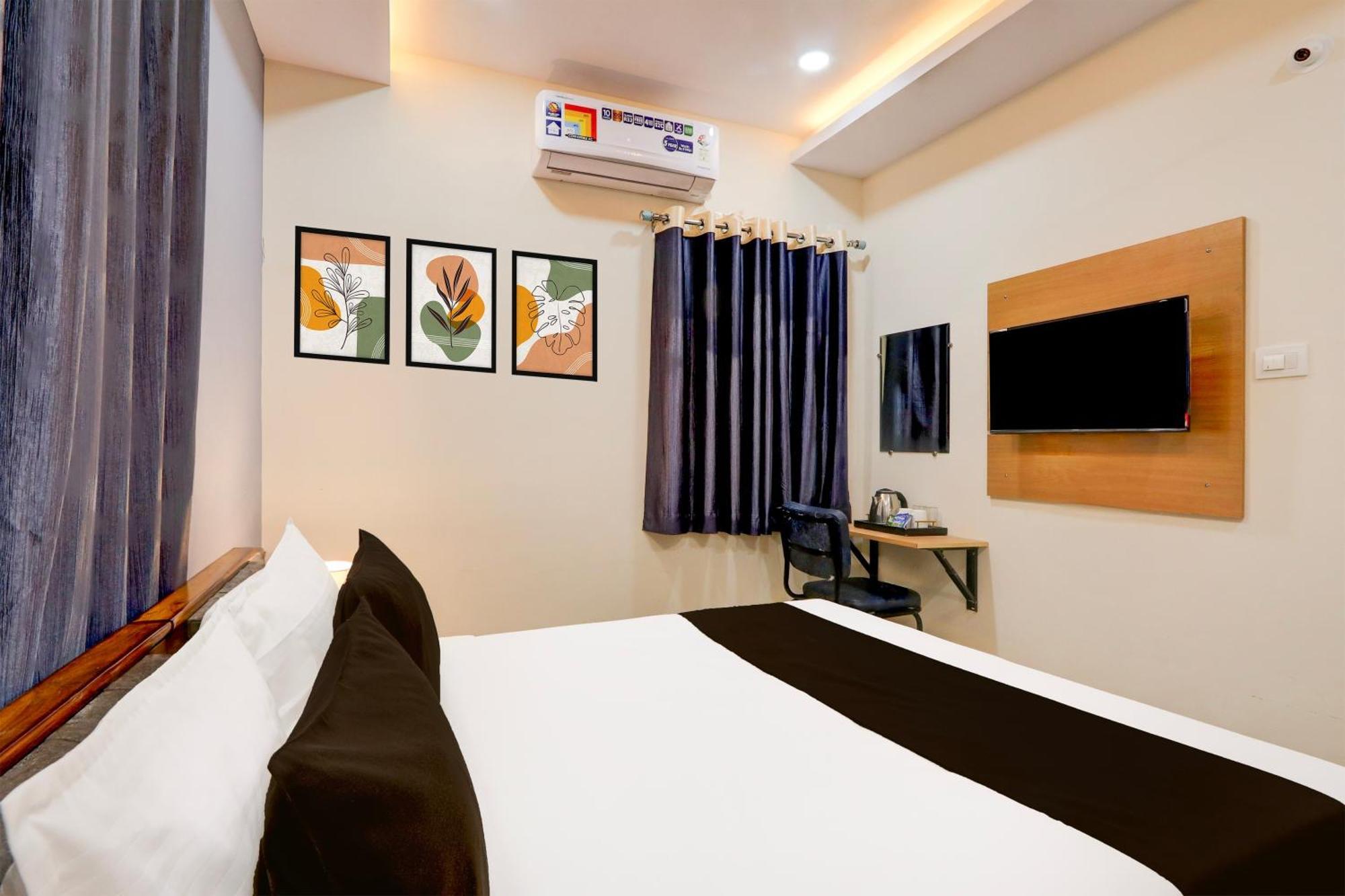 Super Townhouse Nanak Ram Guda Near Waverock Sez Hyderabad Exterior photo