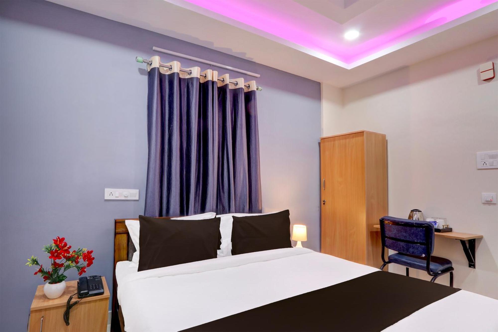 Super Townhouse Nanak Ram Guda Near Waverock Sez Hyderabad Exterior photo