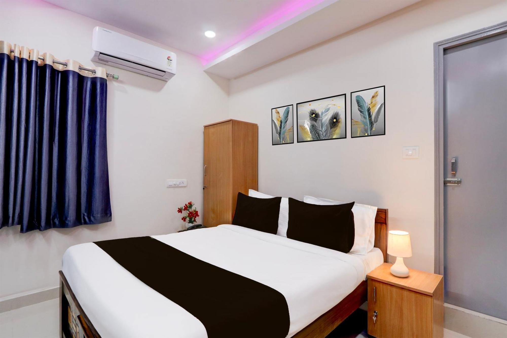 Super Townhouse Nanak Ram Guda Near Waverock Sez Hyderabad Exterior photo