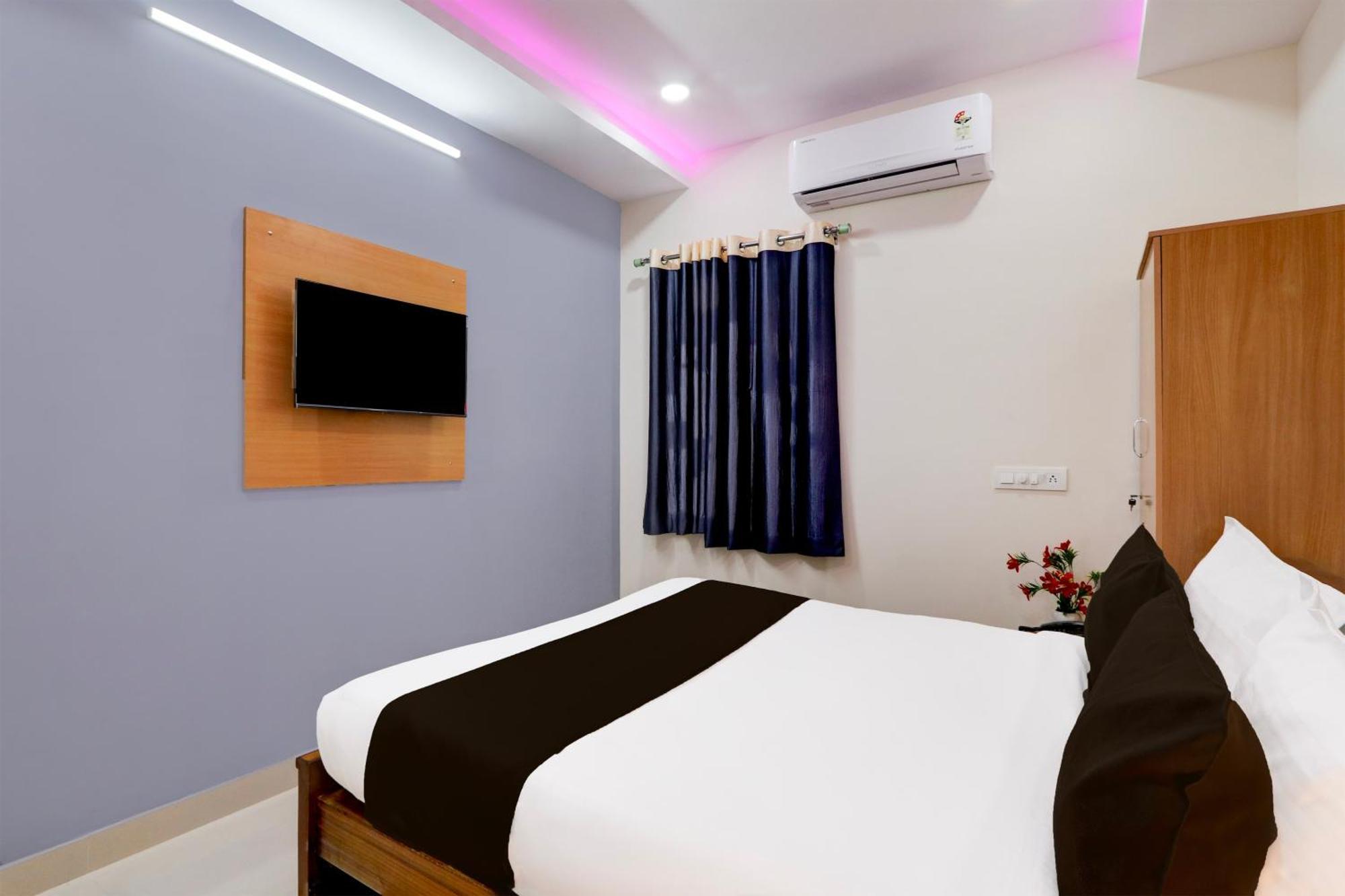 Super Townhouse Nanak Ram Guda Near Waverock Sez Hyderabad Exterior photo