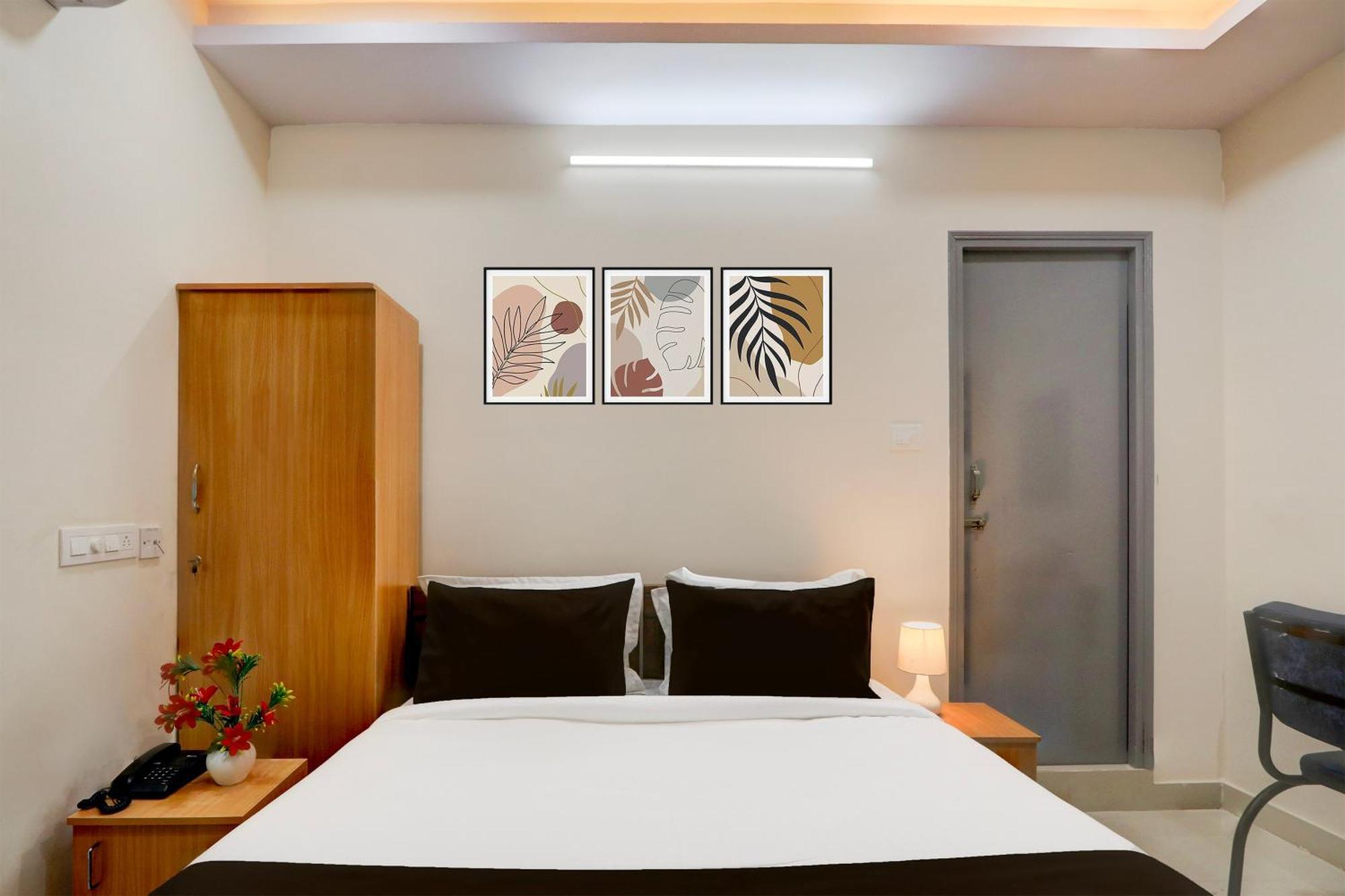 Super Townhouse Nanak Ram Guda Near Waverock Sez Hyderabad Exterior photo